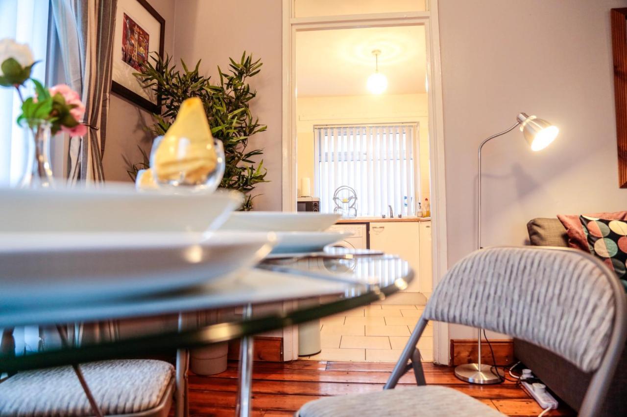 Perfect Central City Location - Parking - 3 Beds - 2 Bedrooms Belfast Exterior photo