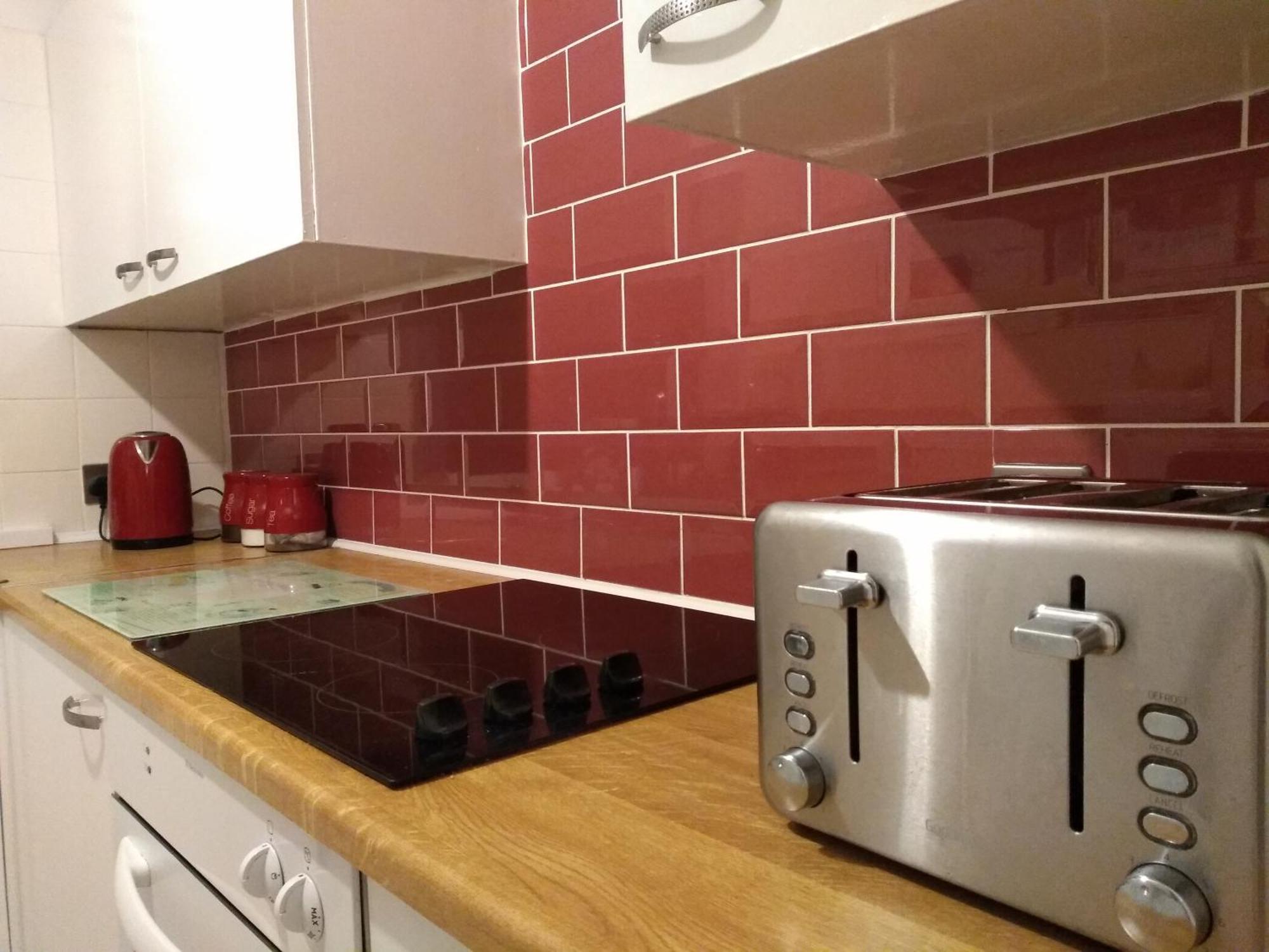 Perfect Central City Location - Parking - 3 Beds - 2 Bedrooms Belfast Exterior photo