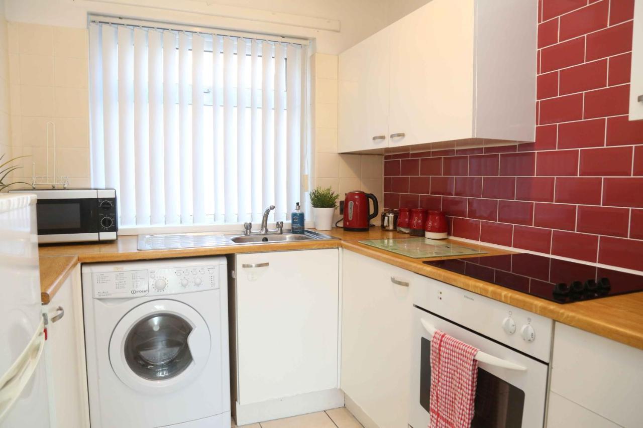 Perfect Central City Location - Parking - 3 Beds - 2 Bedrooms Belfast Exterior photo