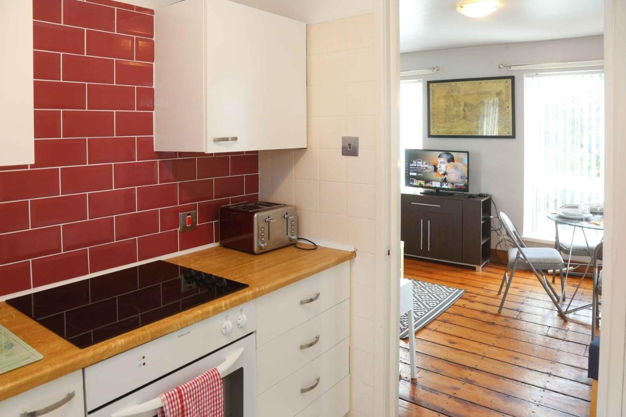 Perfect Central City Location - Parking - 3 Beds - 2 Bedrooms Belfast Exterior photo