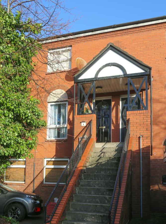 Perfect Central City Location - Parking - 3 Beds - 2 Bedrooms Belfast Exterior photo